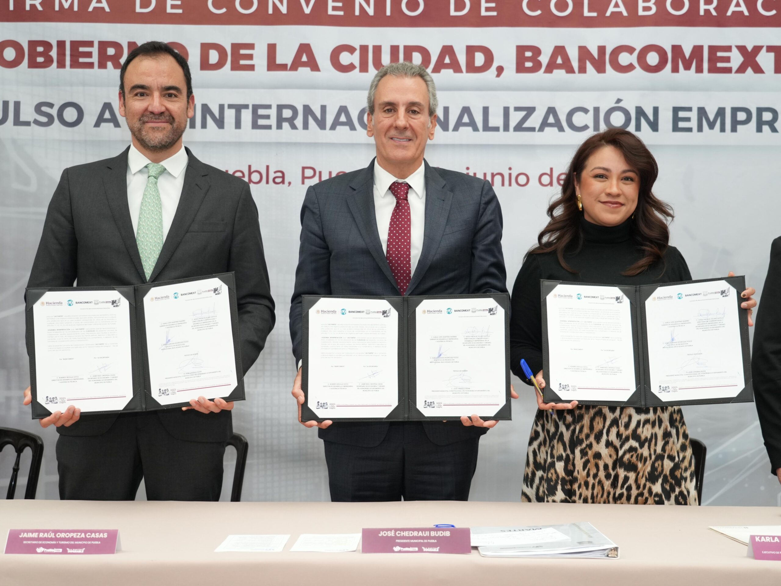 Pepe Chedraui firma convenio