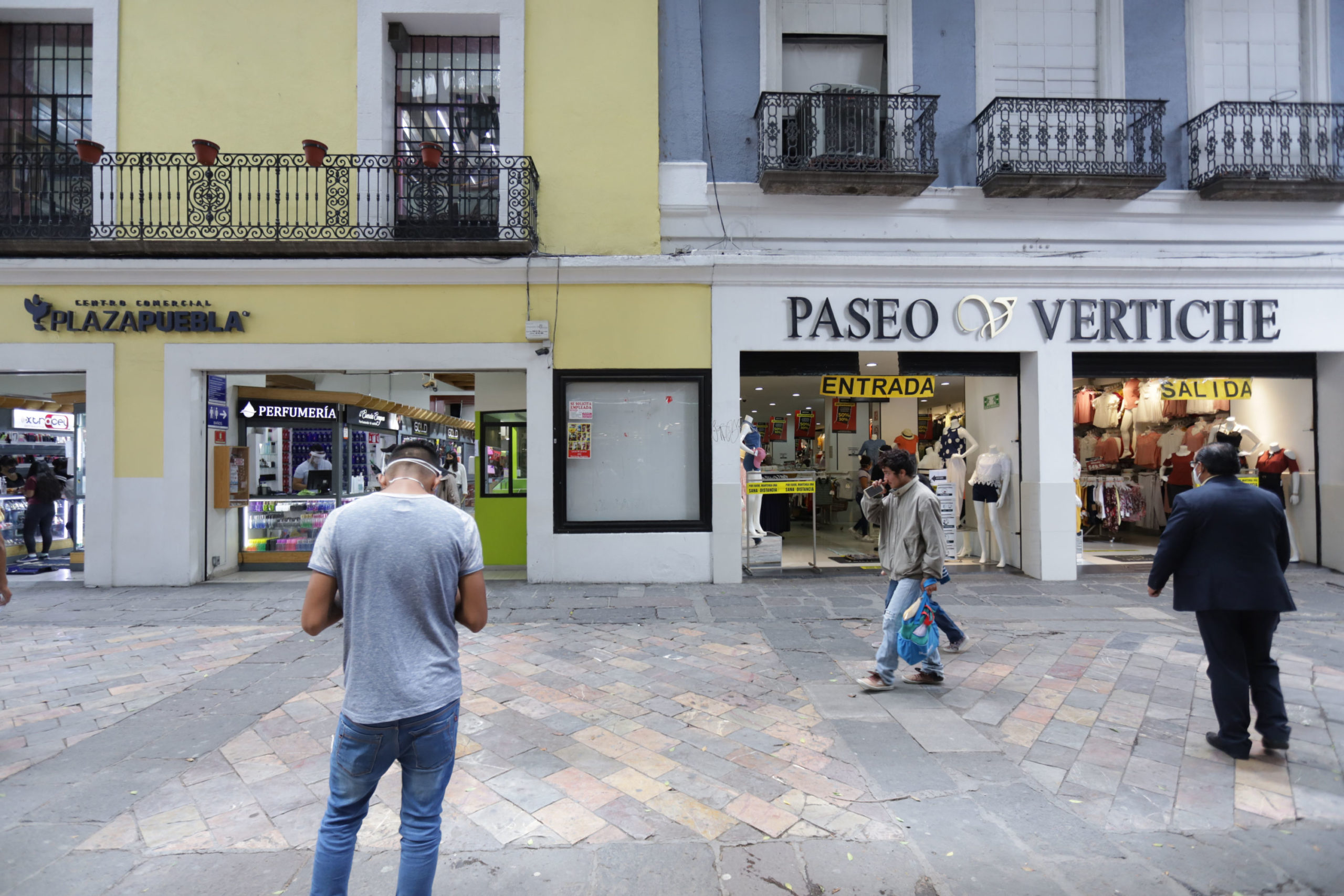 Chedraui llama a comerciantes a regularizar licencias para evitar abusos